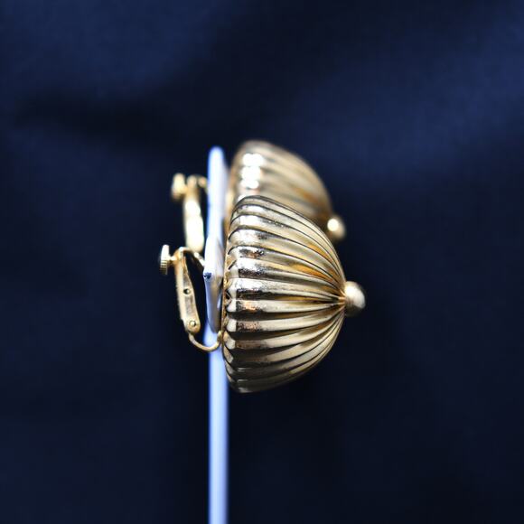 Vintage 1950s Vendome Gold Plated Dome Clip Earrings, Lightweight - Picture 3 of 10